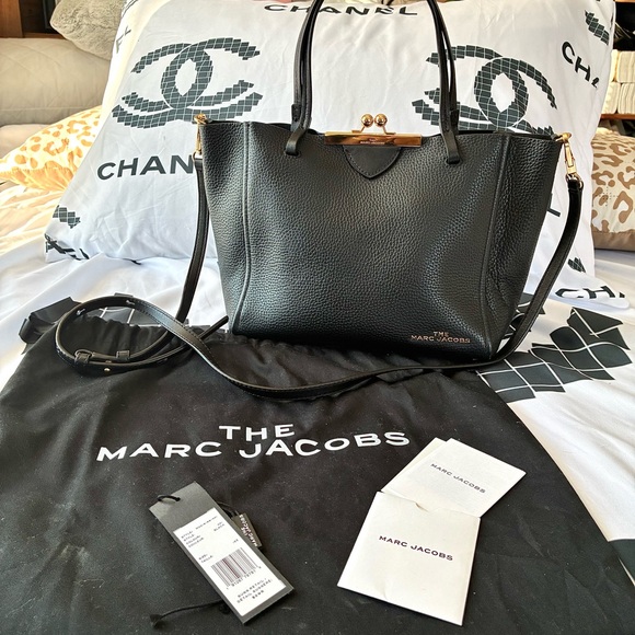 MARC JACOBS The Kiss Lock Mini Leather Tote - Picture 3 of 14